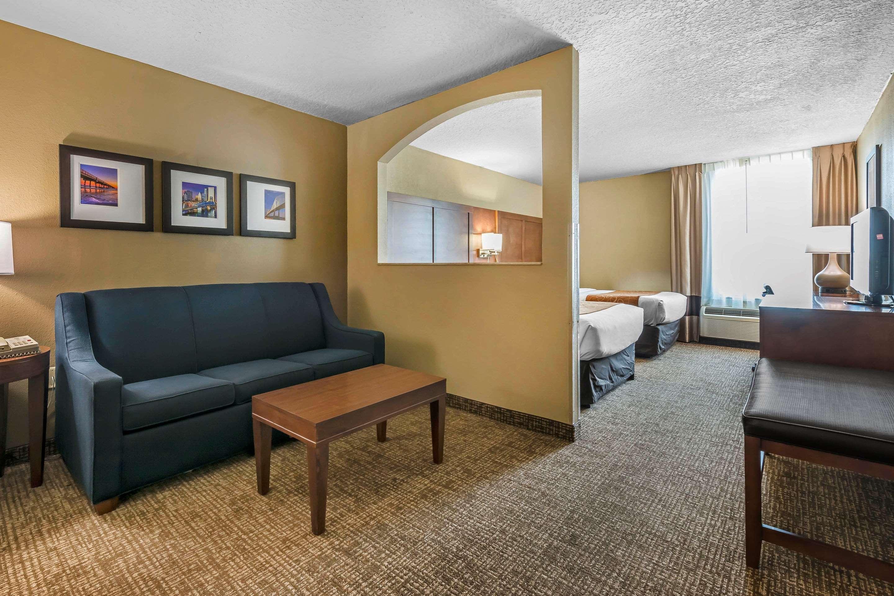 Comfort Suites Baymeadows Near Butler Blvd Jacksonville Exterior photo