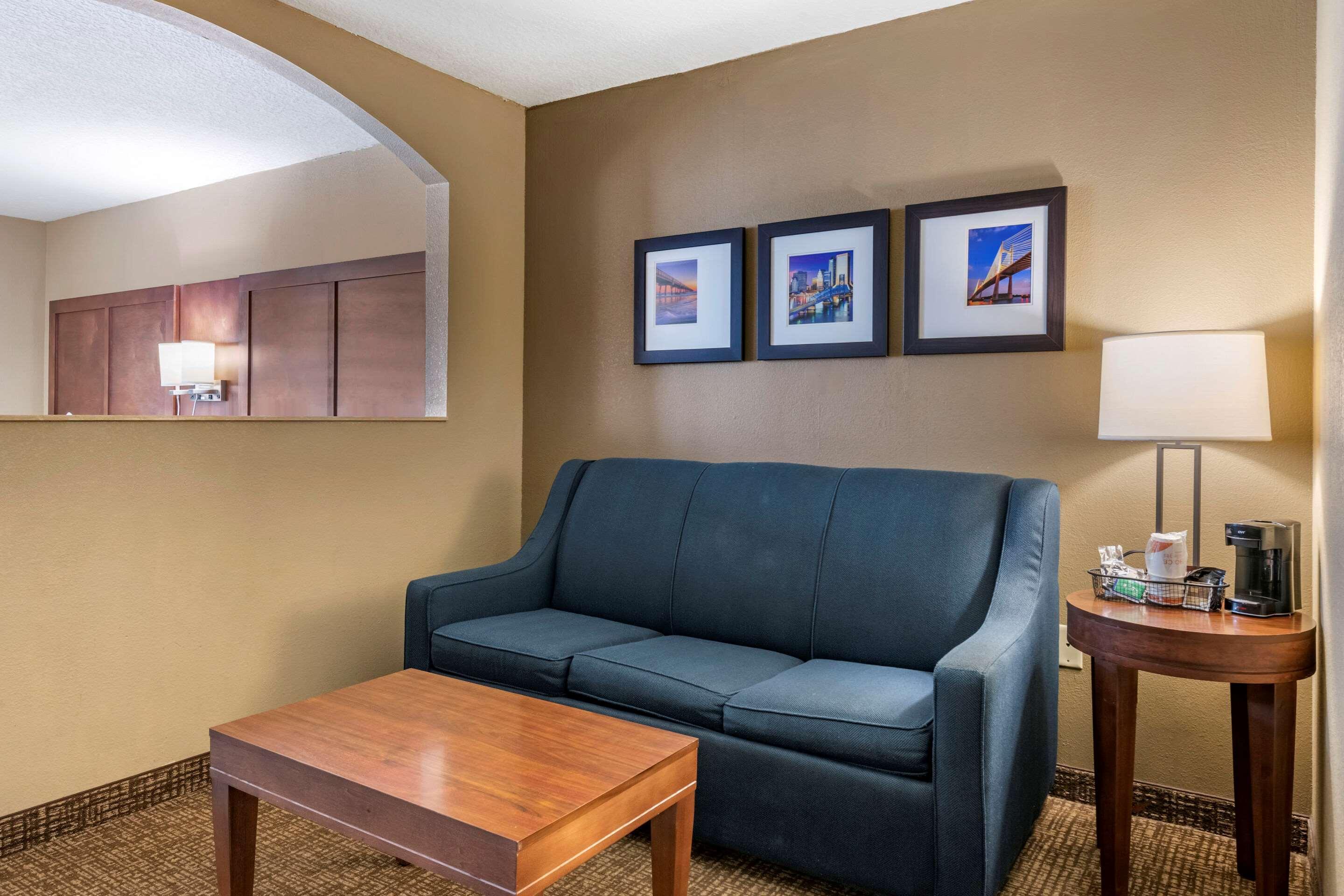 Comfort Suites Baymeadows Near Butler Blvd Jacksonville Exterior photo