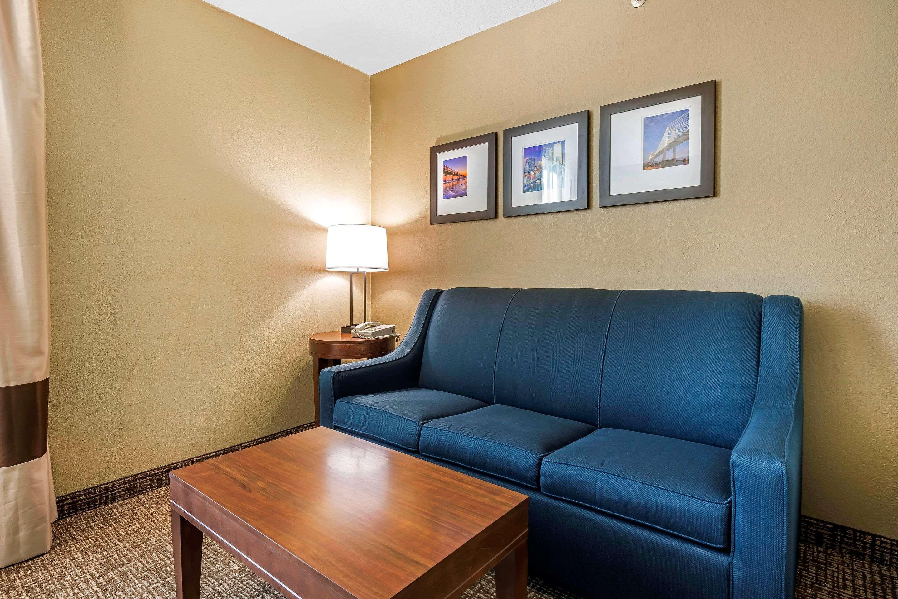 Comfort Suites Baymeadows Near Butler Blvd Jacksonville Exterior photo