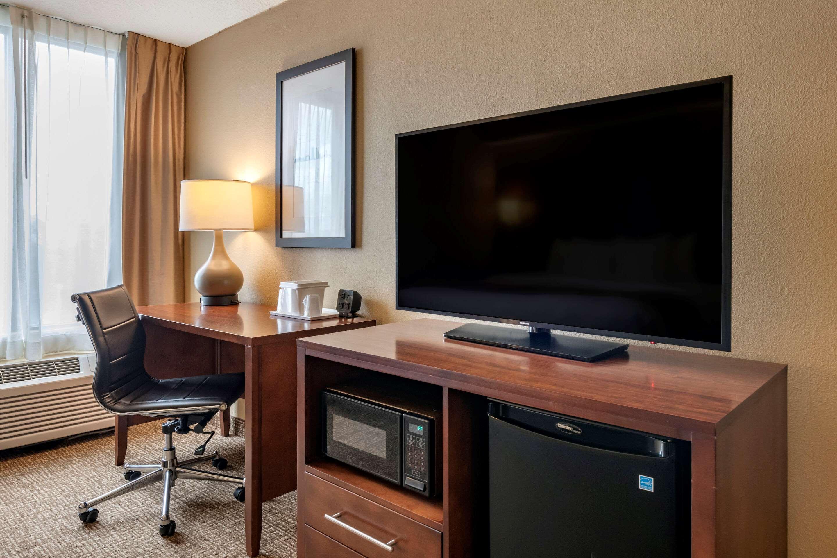Comfort Suites Baymeadows Near Butler Blvd Jacksonville Exterior photo