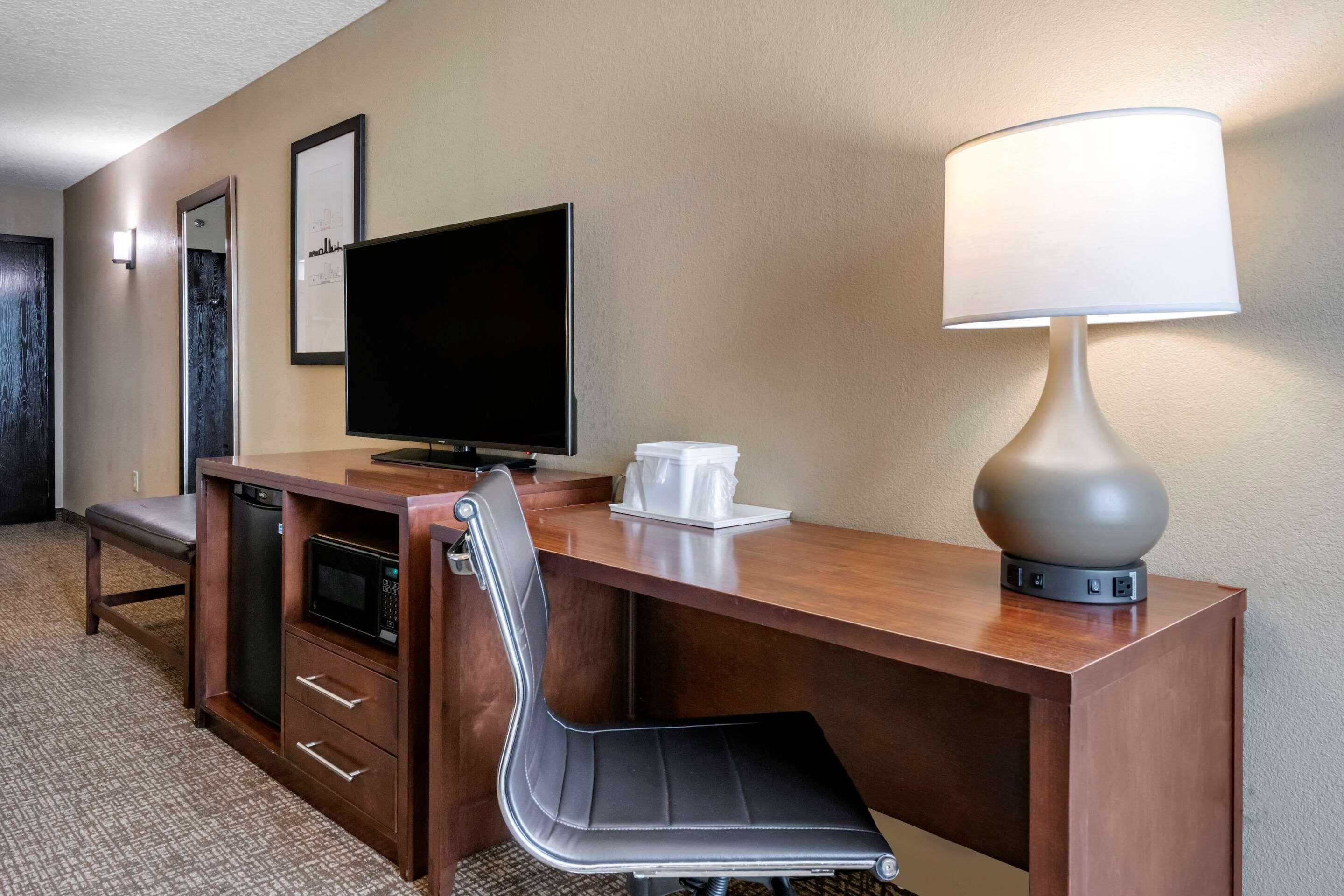 Comfort Suites Baymeadows Near Butler Blvd Jacksonville Exterior photo