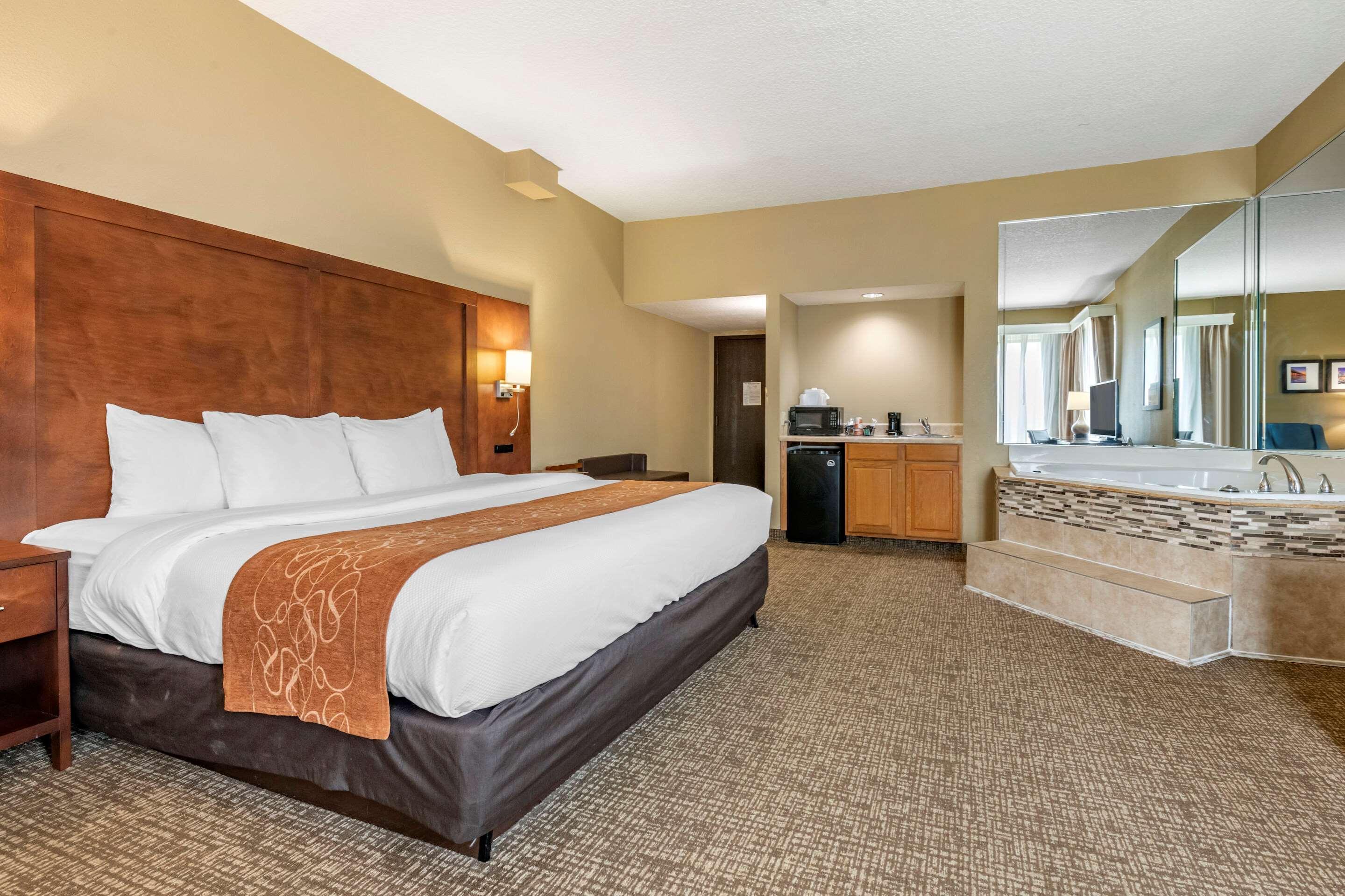 Comfort Suites Baymeadows Near Butler Blvd Jacksonville Exterior photo