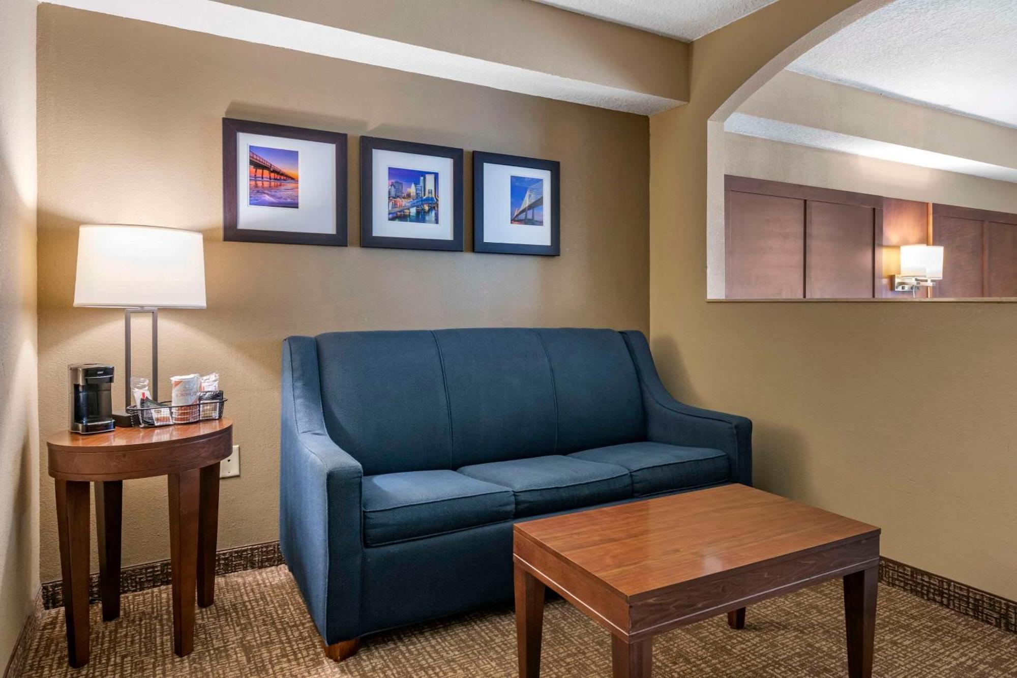 Comfort Suites Baymeadows Near Butler Blvd Jacksonville Exterior photo