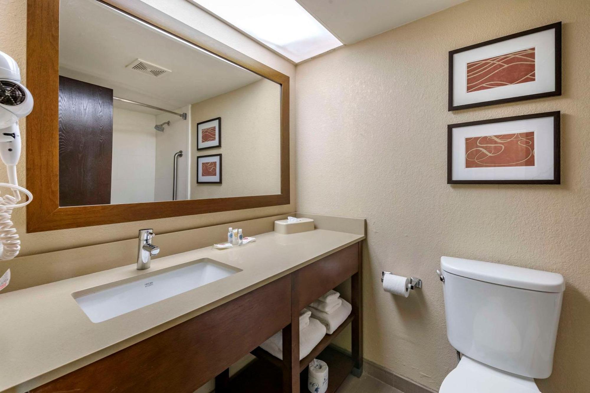 Comfort Suites Baymeadows Near Butler Blvd Jacksonville Exterior photo